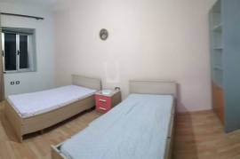 2 + 1 ( Myslym Shyri / Afer Rruges Kryesore ) , Location