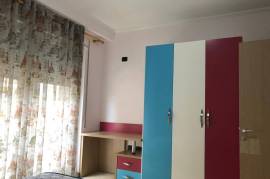 Shitet apartament 2+1 tek rruga Jordan Misja, Sale