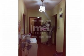 Tek Rruga Jordan Misja shitet apartament 1+1, Πώληση