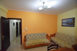 Shitet Apartament 1+1 me pamje anesore , Venta