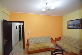 Shitet Apartament 1+1 me pamje anesore , Venta