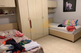 Apartament 2 + 1 me qira prane Gardes , Qera