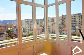 Jepet me qira një super apartament , Affitto