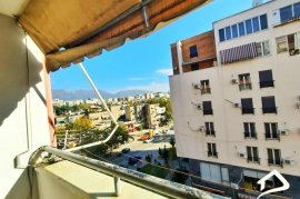 Jepet me qira një super apartament , Ενοικίαση