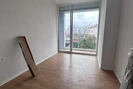 OKAZION Shitet apartament 2+1 Gjimnazi Partizani, Sale