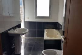 Apartament me pamje nga deti, Πώληση