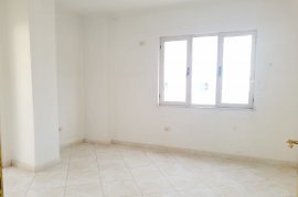 Shitet Apartament 3+1+2 ballkone dhe 1 garazh , Shitje