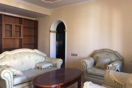 SHITET APARTAMENT 3+1 NË LAGJEN GAFURR MUÇO, LUSHN, Πώληση