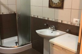 Amb 4+1+4WC (230 M2) per Cdo Biznes, Alquiler