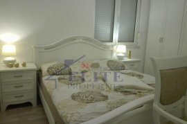 Tek Liqeni I thate , jepet me qera apartament 2+1, Location