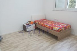 Tek Liqeni I thate , jepet me qera apartament 2+1, Alquiler