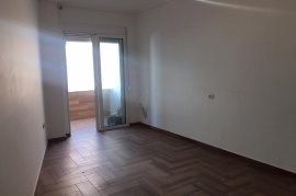 APARTAMENT PER  QIRA BOSH , ASTIR , Qera