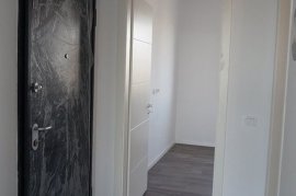Apartament 1+1 Gjiri Lalzit+ Super Oborr, Shitje