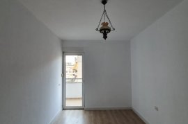 Shitet Apartament 1+1+ Garazh ne Qender., Venta
